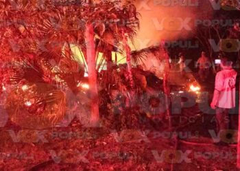 Casa de madera queda reducida a cenizas tras fuerte incendio en Altamira, Tamaulipas 