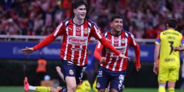 Chivas vence al América y se queda con el Clásico Nacional