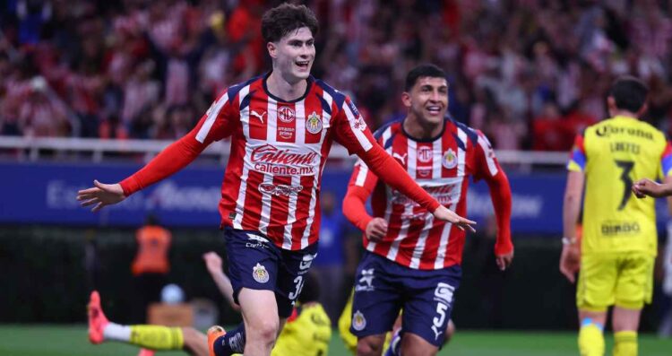 Chivas vence al América y se queda con el Clásico Nacional