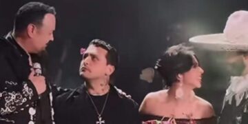 Christian Nodal vive bochornoso momento al cantar y bailar junto a la familia Aguilar