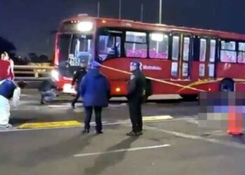 Ciclista muere tras ser arrollado por el Metrobús en la Ciudad de México