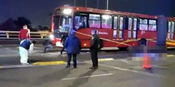 Ciclista muere tras ser arrollado por el Metrobús en la Ciudad de México