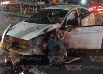 Conductor abandona auto “chocolate” tras chocar contra poste en Altamira, TamaulipasConductor abandona auto “chocolate” tras chocar contra poste en Altamira, Tamaulipas