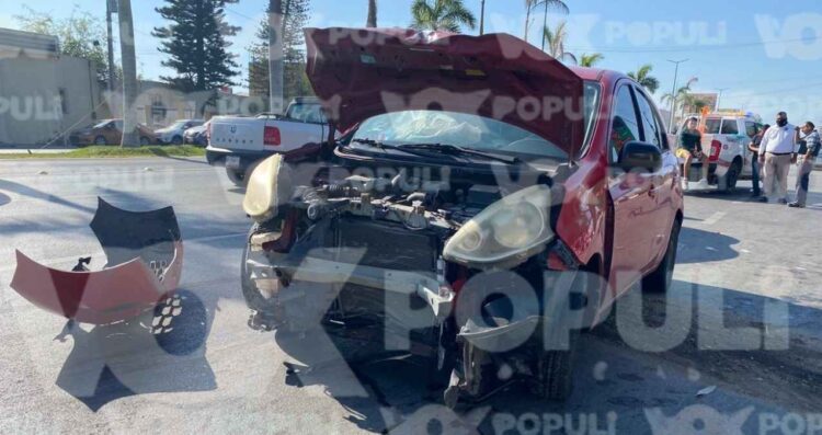 Conductor choca, intenta huir y vuelve a impactarse en Altamira, Tamaulipas