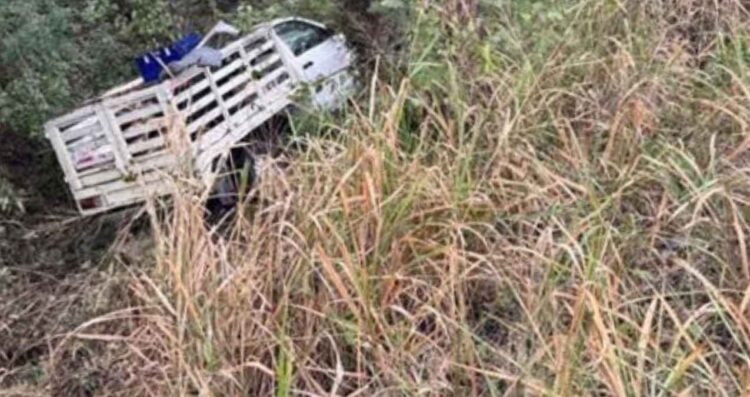 Camioneta volcada carretera Mante – Ocampo