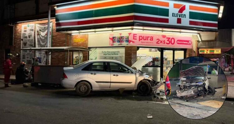 Conductor queda herido tras protagonizar choque múltiple en el Centro de Monterrey, NL
