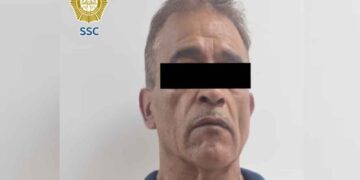 Sujeto agrede a reportero y peatón