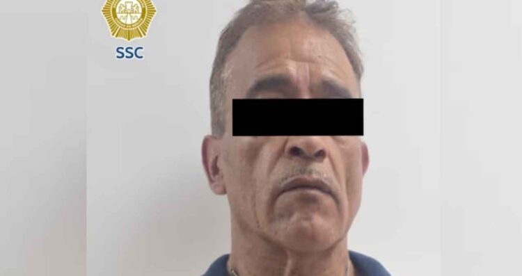 Sujeto agrede a reportero y peatón