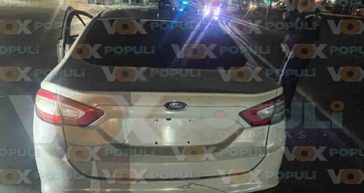 Ebrio choca contra autobús y abandona su auto en Tampico, Tamaulipas