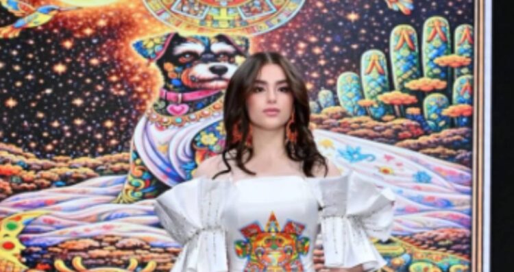 Emily Cinnamon brilla en Nueva York con diseño mexicano