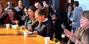 Entre tamales, atole y convivencia, Sheinbaum celebra el Día de la Candelaria