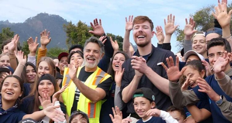 Eugenio Derbez publica emotivo mensaje tras participar en proyecto educativo con MrBeast