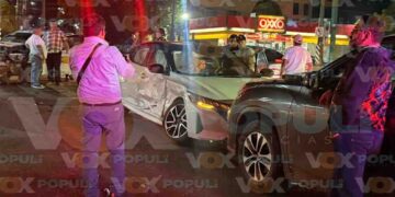 Fuerte choque entre taxi y auto particular deja cuatro lesionados en Tampico, Tamaulipas