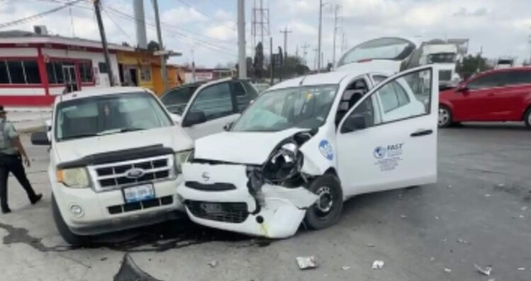 Fuerte choque provoca carambola en la colonia Esperanza de Matamoros, Tamaulipas