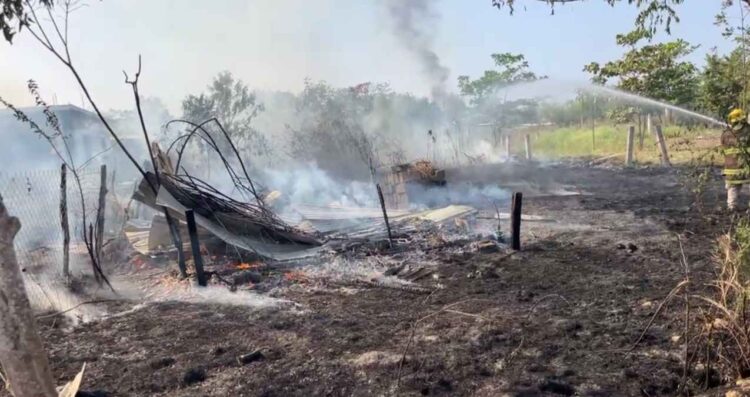 incendio casita colonia Campesina El Mante