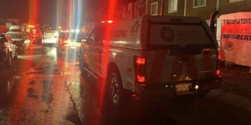 Fuerte incendio en una vivienda moviliza a bomberos en García, Nuevo León
