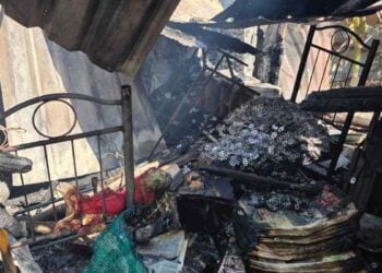Fuerte incendio en vivienda en Victoria