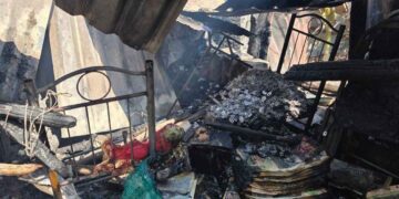 Fuerte incendio en vivienda en Victoria