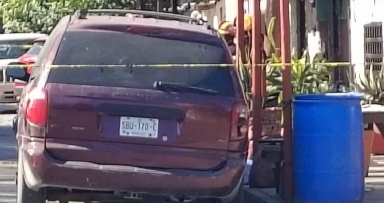 Hombre muere aplastado por su camioneta en Monterrey, Nuevo León
