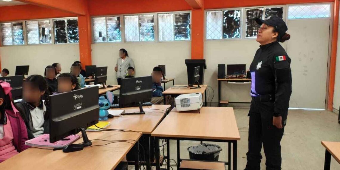 Csh Platica Guardia Estatal Cibernética da plática en secundaria de Altamira