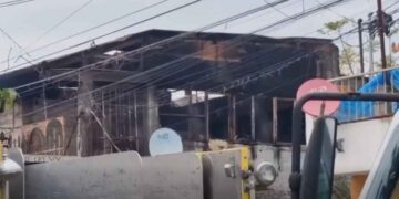Incendio consume por completo vivienda de dos pisos en Colonia Tierra Propia 2 en Guadalupe, NL