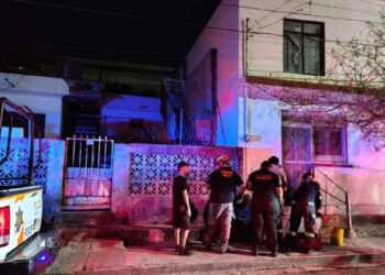 Incendio en vivienda de Guadalupe, Nuevo León, sorprende a familia mientras dormía