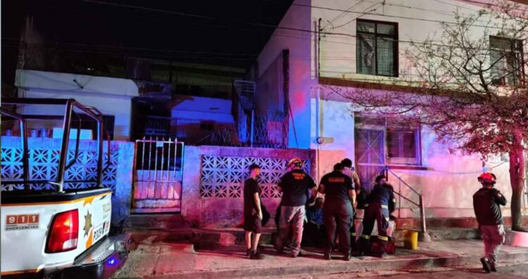 Incendio en vivienda de Guadalupe, Nuevo León, sorprende a familia mientras dormía
