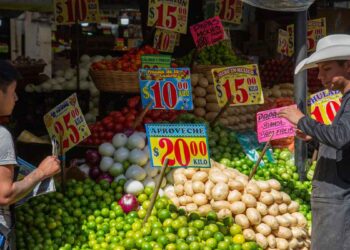 Inflación en México sorprende al alza y llega a 3.92% en la primera quincena de febrero: ¿Qué productos aumentaron más?