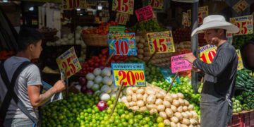 Inflación en México sorprende al alza y llega a 3.92% en la primera quincena de febrero: ¿Qué productos aumentaron más?