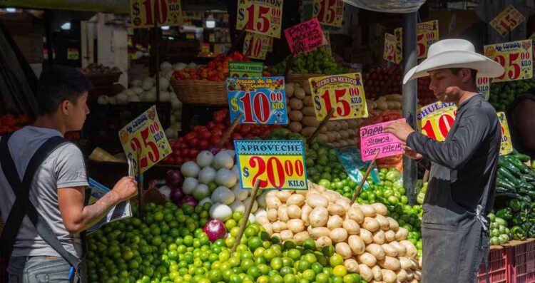 Inflación en México sorprende al alza y llega a 3.92% en la primera quincena de febrero: ¿Qué productos aumentaron más?