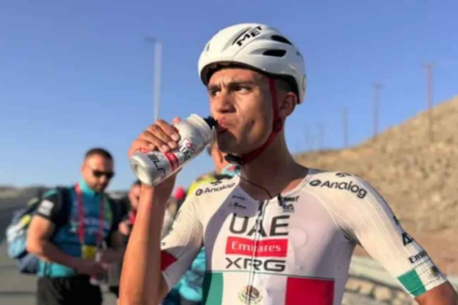 Isaac del Toro se mantiene segundo en la cuarta etapa del UAE Tour 2026