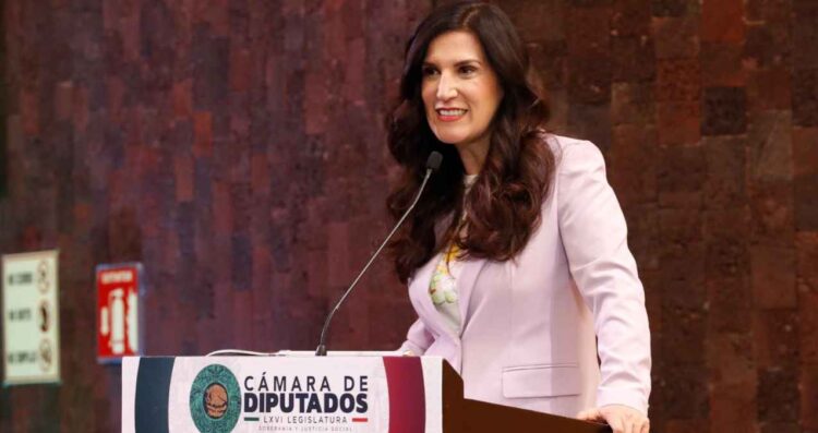 Kenia López Rabadán afirma que la Constitución debe ser el instrumento para pacificar a México