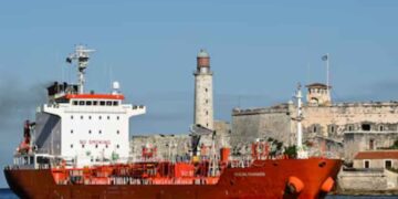 México pausa envíos de petróleo a Cuba ante represalias comerciales de Estados Unidos