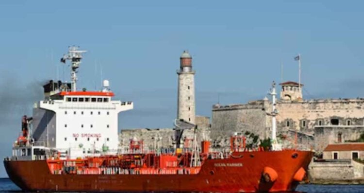 México pausa envíos de petróleo a Cuba ante represalias comerciales de Estados Unidos