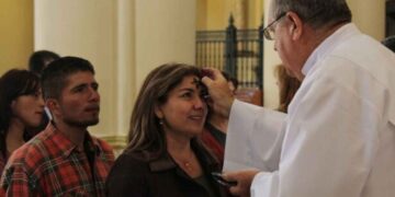 Miércoles de Ceniza ¿Qué significa la colocación de ceniza en la frente
