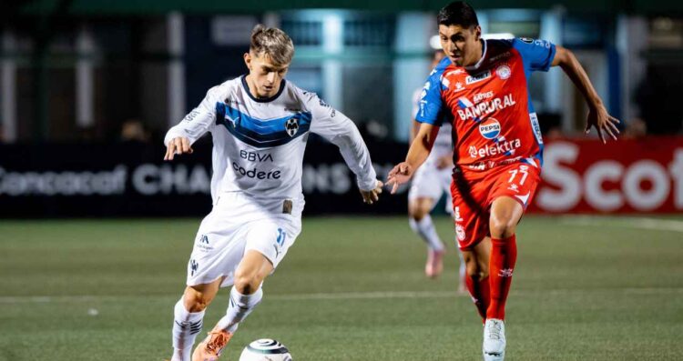 Monterrey evita la derrota y empata 1-1 a Xelajú