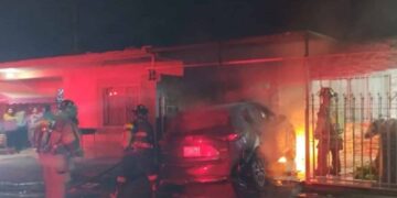 Auto incendio en San Pedro