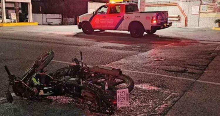 Motociclista muere tras chocar con un automóvil en Monterrey, Nuevo León