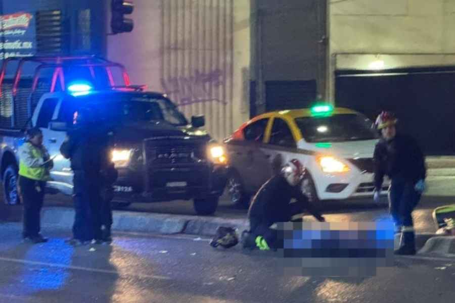 Motociclista muere tras chocar con un automóvil en Monterrey, Nuevo León