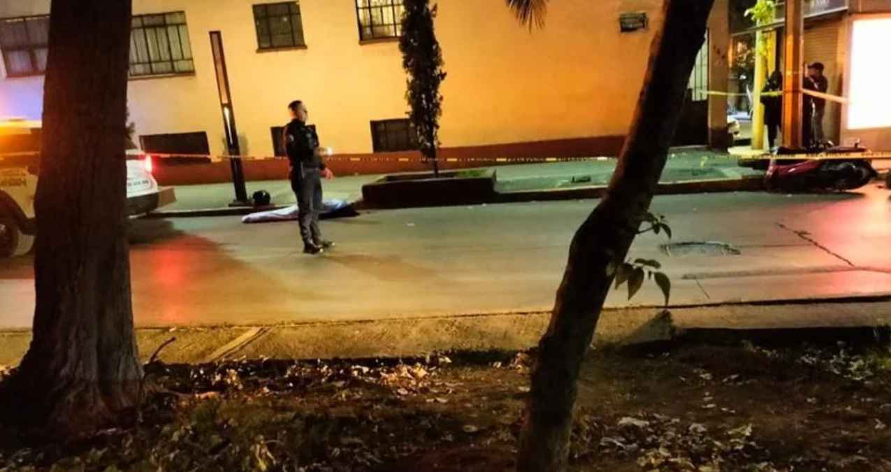 Motociclista muere tras chocar contra un poste en CDMX