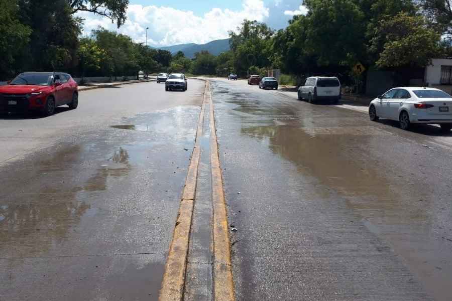 Obras Públicas espera permiso de Ferromex para atender drenaje destapado en Ciudad Victoria, Tamaulipas