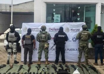 Operativo policial asegura armas, droga y equipo táctico en Chignahuapan, Puebla