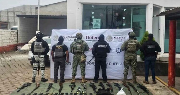 Operativo policial asegura armas, droga y equipo táctico en Chignahuapan, Puebla