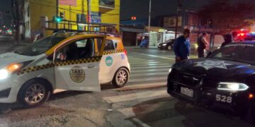 Pleito entre pareja a bordo de un ecotaxi termina con intervención de la policía en Monterrey, NL