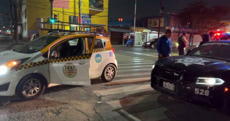 Pleito entre pareja a bordo de un ecotaxi termina con intervención de la policía en Monterrey, NL