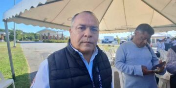 Protección Civil alerta por postes dañados en Tampico, Tamaulipas