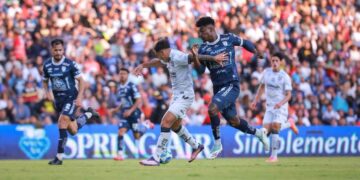 Querétaro y Pachuca cierran el partido con expulsiones y sin goles