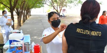 Realizan SSPT e ISSSTE campaña de vacunación contra el sarampión