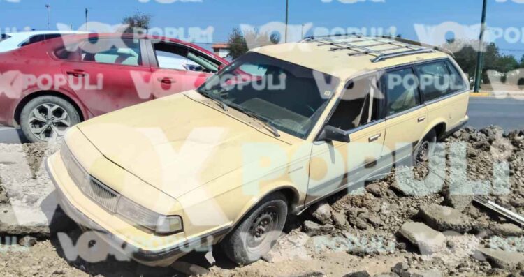 Retorna sin precaución, causa choque y lo arrastran en Ciudad Victoria, Tamaulipas