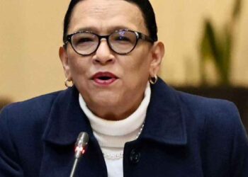 Rosa Icela Rodríguez llama a los senadores de Morena a no caer en trivialidades y a atender los problemas de la gente